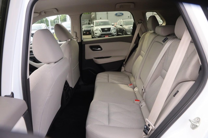 Nissan Rogue Vehicle Image 10