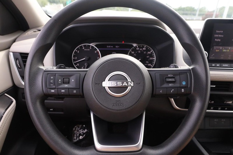 Nissan Rogue Vehicle Image 11