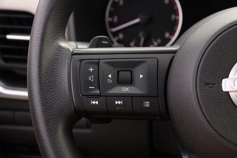 Nissan Rogue Vehicle Image 12