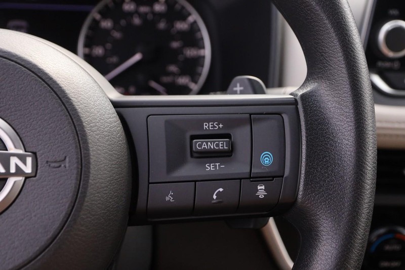Nissan Rogue Vehicle Image 13
