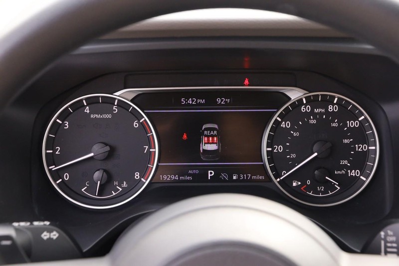 Nissan Rogue Vehicle Image 14