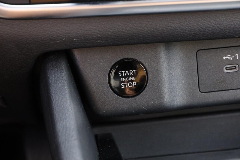 Nissan Rogue Vehicle Image 15