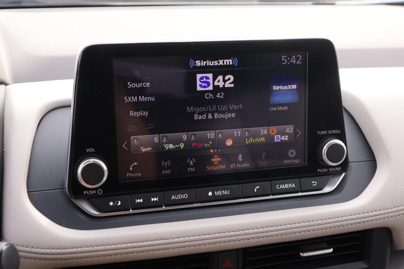 Nissan Rogue Vehicle Image 16
