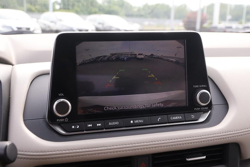 Nissan Rogue Vehicle Image 17