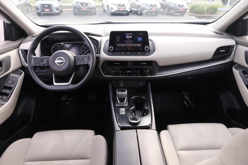 Nissan Rogue Vehicle Image 21