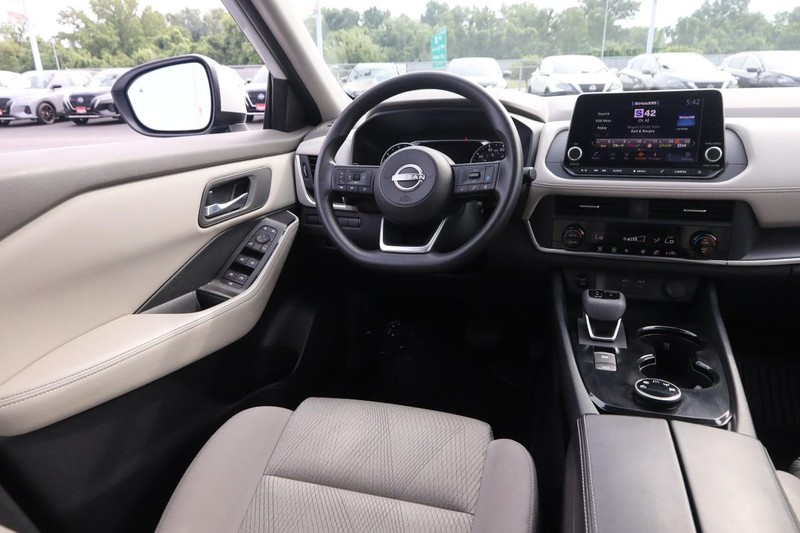 Nissan Rogue Vehicle Image 22