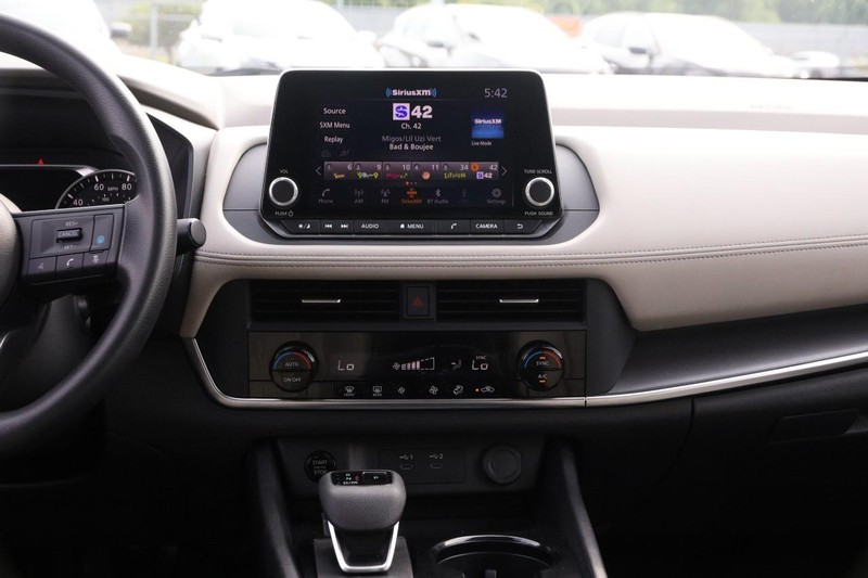 Nissan Rogue Vehicle Image 24