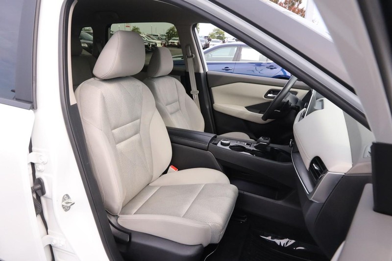 Nissan Rogue Vehicle Image 26