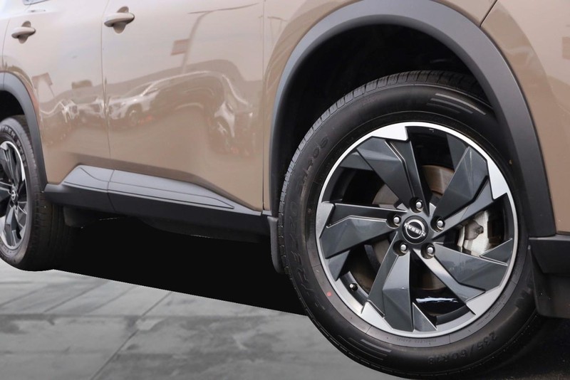 Nissan Rogue Vehicle Image 03