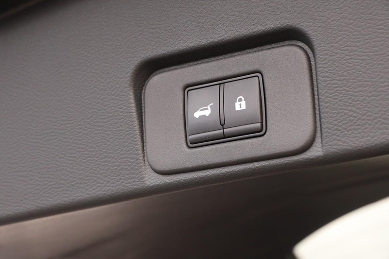 Nissan Rogue Vehicle Image 08