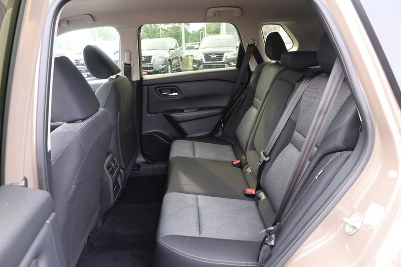 Nissan Rogue Vehicle Image 10