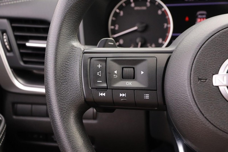 Nissan Rogue Vehicle Image 12