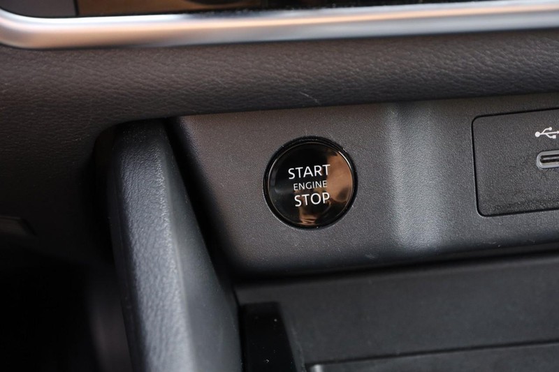 Nissan Rogue Vehicle Image 15