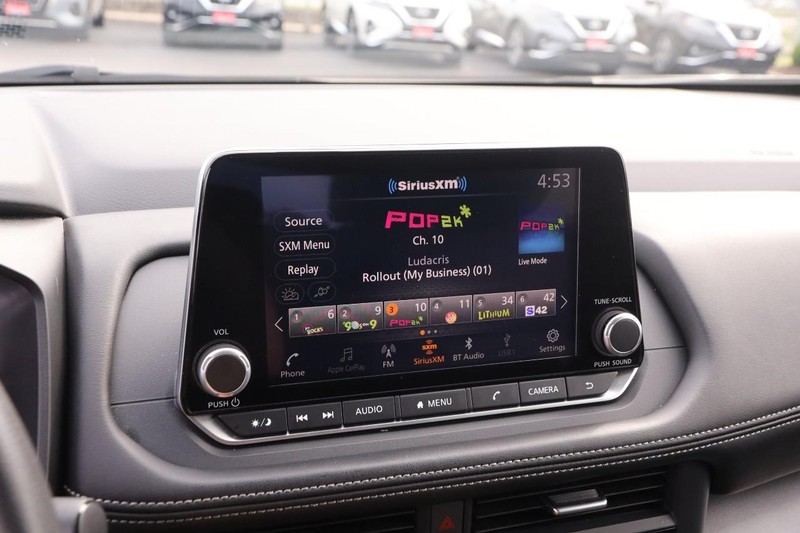 Nissan Rogue Vehicle Image 16