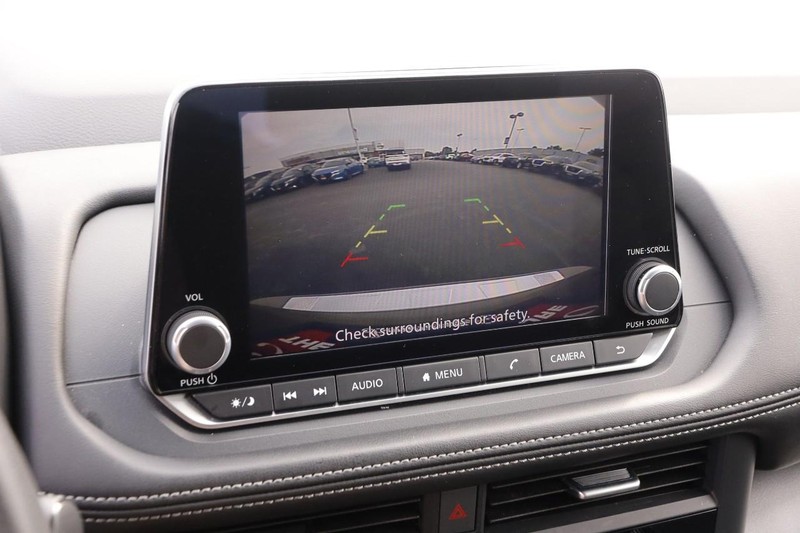 Nissan Rogue Vehicle Image 17