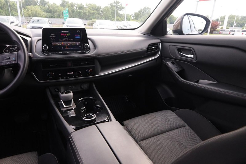 Nissan Rogue Vehicle Image 25