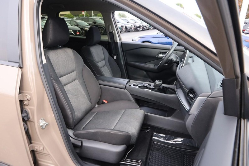 Nissan Rogue Vehicle Image 26