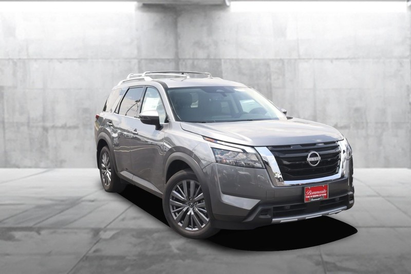 Nissan Pathfinder Vehicle Image 02
