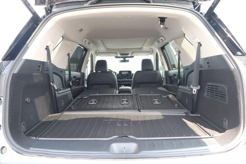 Nissan Pathfinder Vehicle Image 09