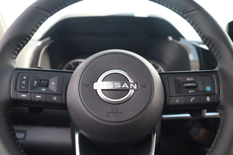 Nissan Pathfinder Vehicle Image 13