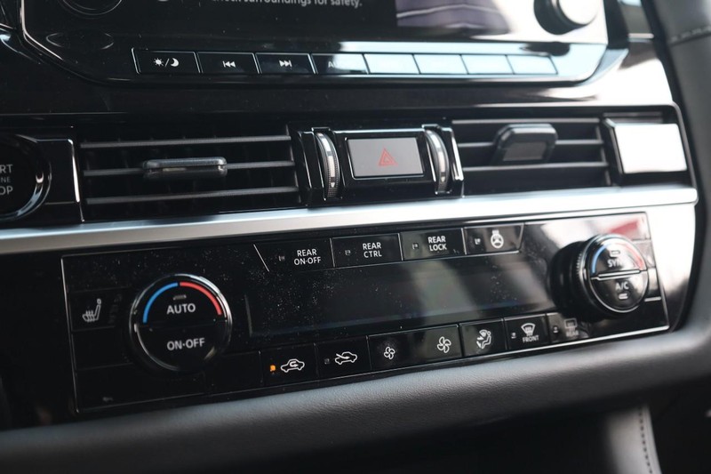 Nissan Pathfinder Vehicle Image 18