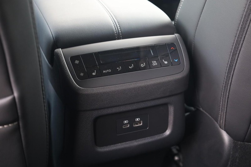 Nissan Pathfinder Vehicle Image 26