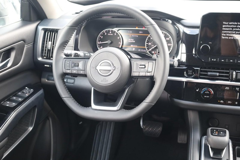 Nissan Pathfinder Vehicle Image 28