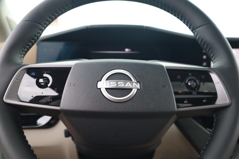 Nissan Murano Vehicle Image 11
