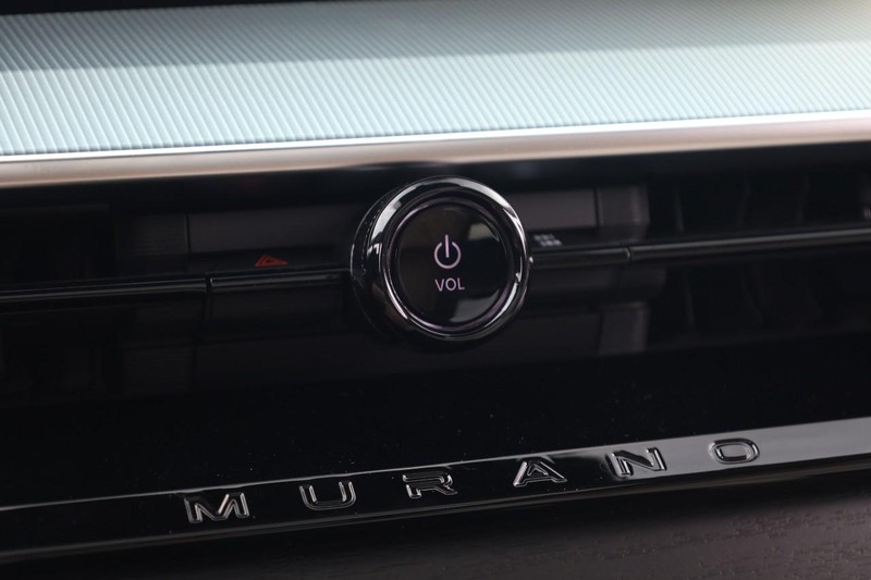 Nissan Murano Vehicle Image 16