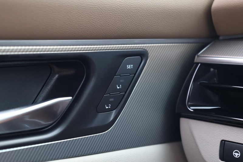 Nissan Murano Vehicle Image 23