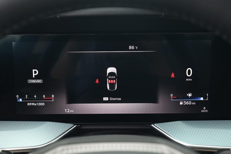 Nissan Murano Vehicle Image 12