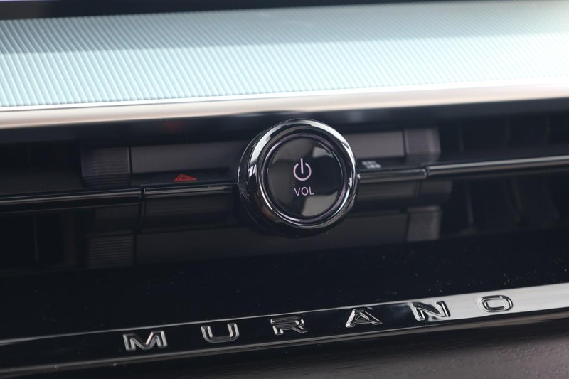 Nissan Murano Vehicle Image 16