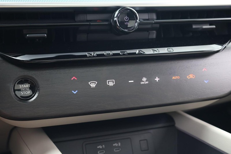 Nissan Murano Vehicle Image 17