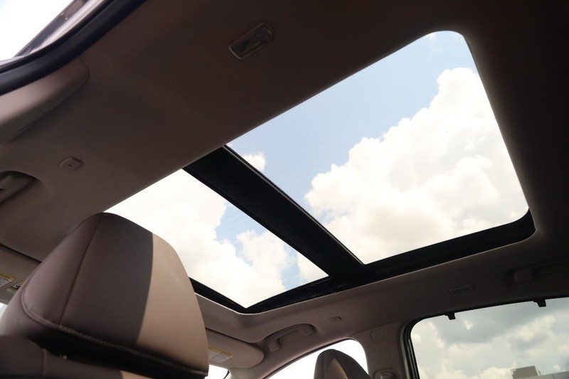 Nissan Murano Vehicle Image 10