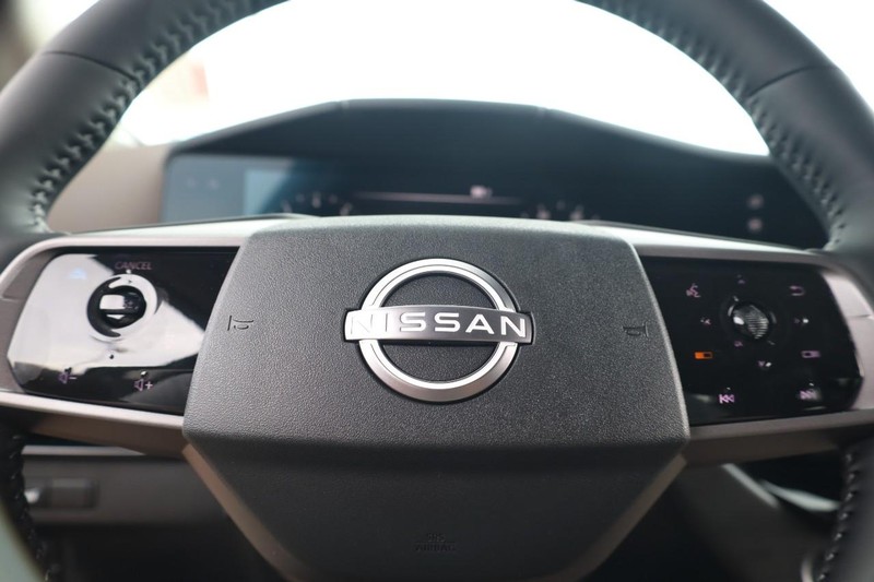 Nissan Murano Vehicle Image 12