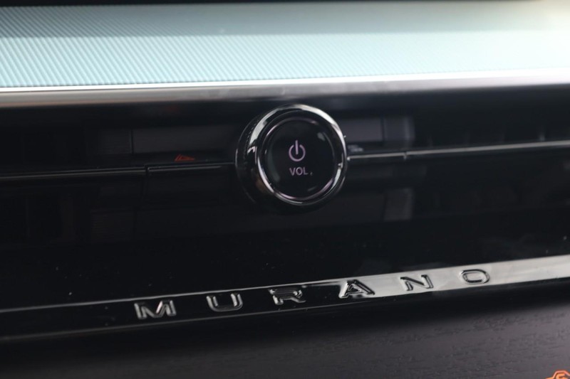 Nissan Murano Vehicle Image 16