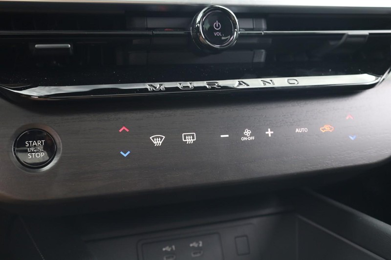 Nissan Murano Vehicle Image 17