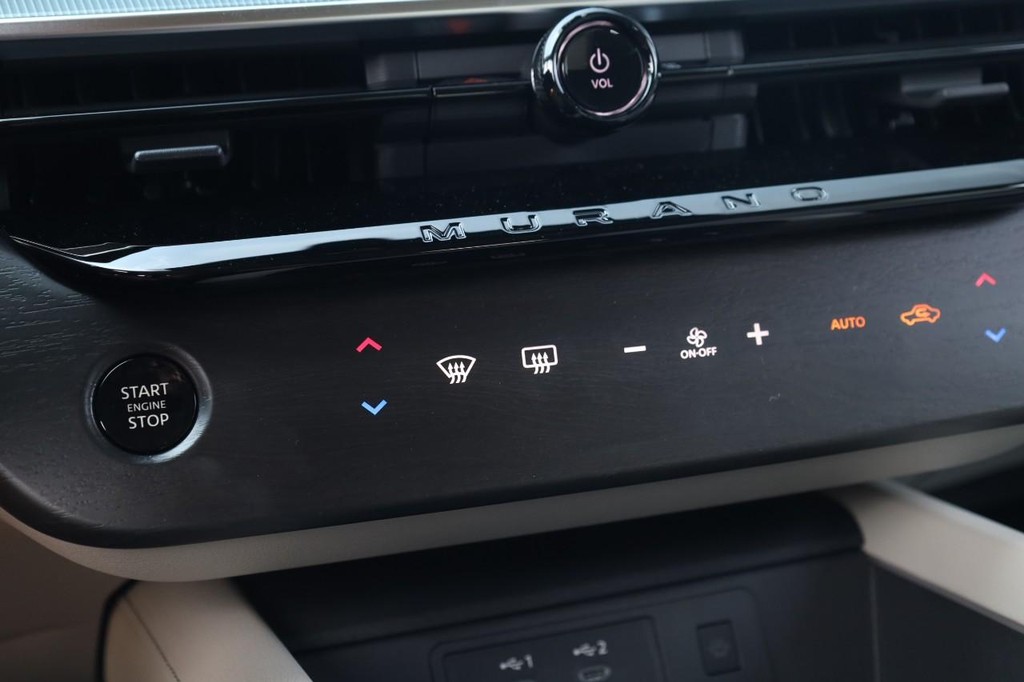 Nissan Murano Vehicle Full-screen Gallery Image 17