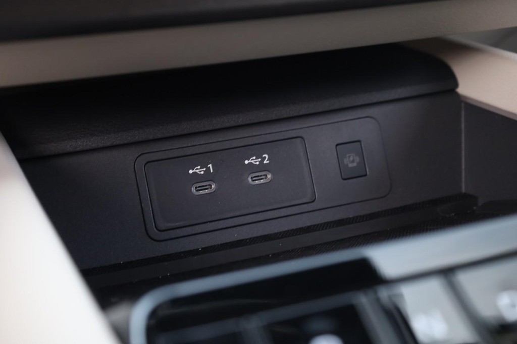 Nissan Murano Vehicle Full-screen Gallery Image 18