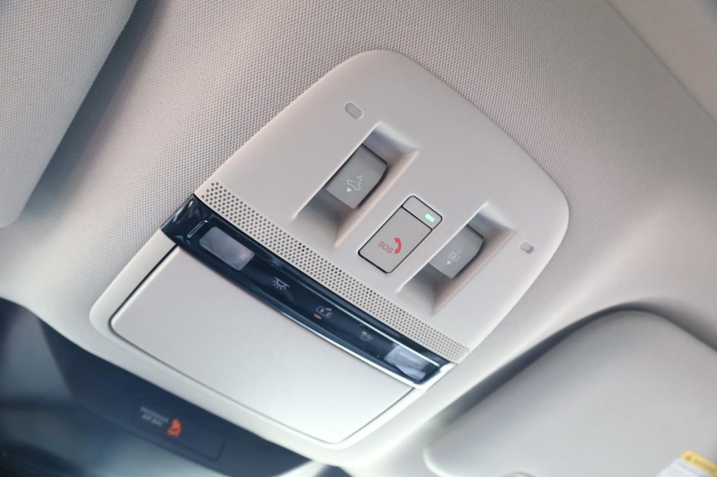 Nissan Murano Vehicle Full-screen Gallery Image 20