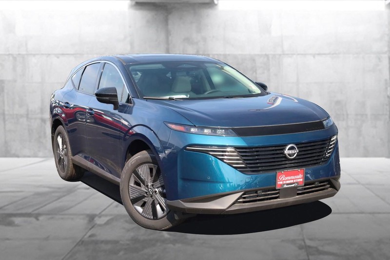 Nissan Murano Vehicle Full-screen Gallery Image 2