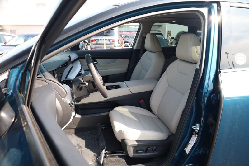 Nissan Murano Vehicle Full-screen Gallery Image 10