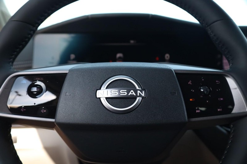 Nissan Murano Vehicle Full-screen Gallery Image 11