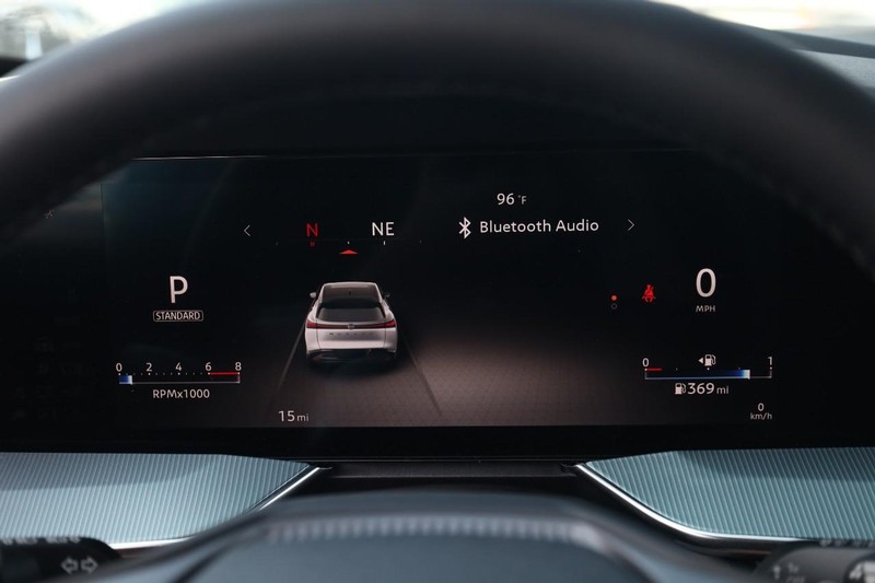 Nissan Murano Vehicle Full-screen Gallery Image 12