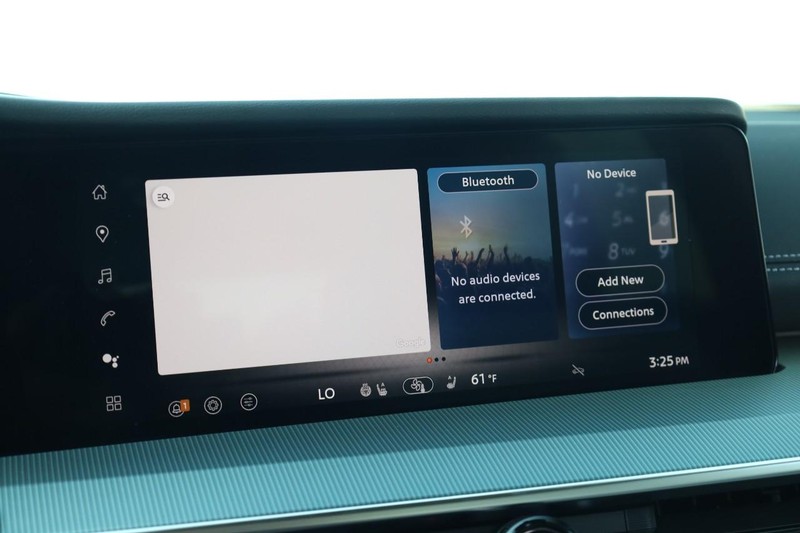 Nissan Murano Vehicle Full-screen Gallery Image 13