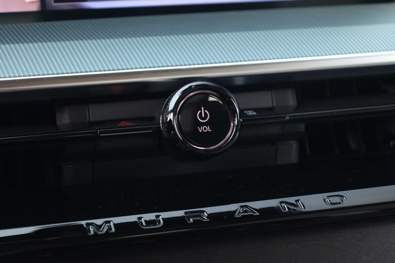 Nissan Murano Vehicle Full-screen Gallery Image 16