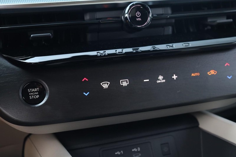 Nissan Murano Vehicle Full-screen Gallery Image 17