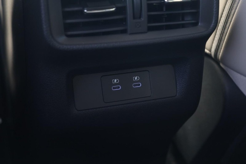 Nissan Murano Vehicle Full-screen Gallery Image 26