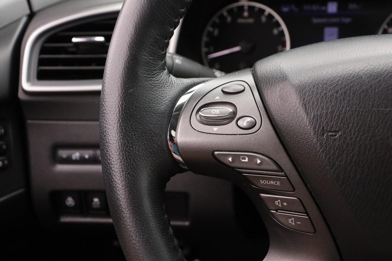 Nissan Murano Vehicle Image 13
