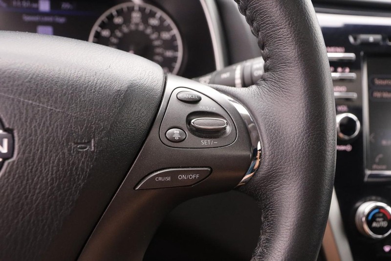 Nissan Murano Vehicle Image 14